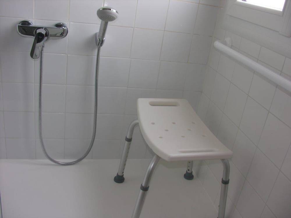 salle de bains accès PMR